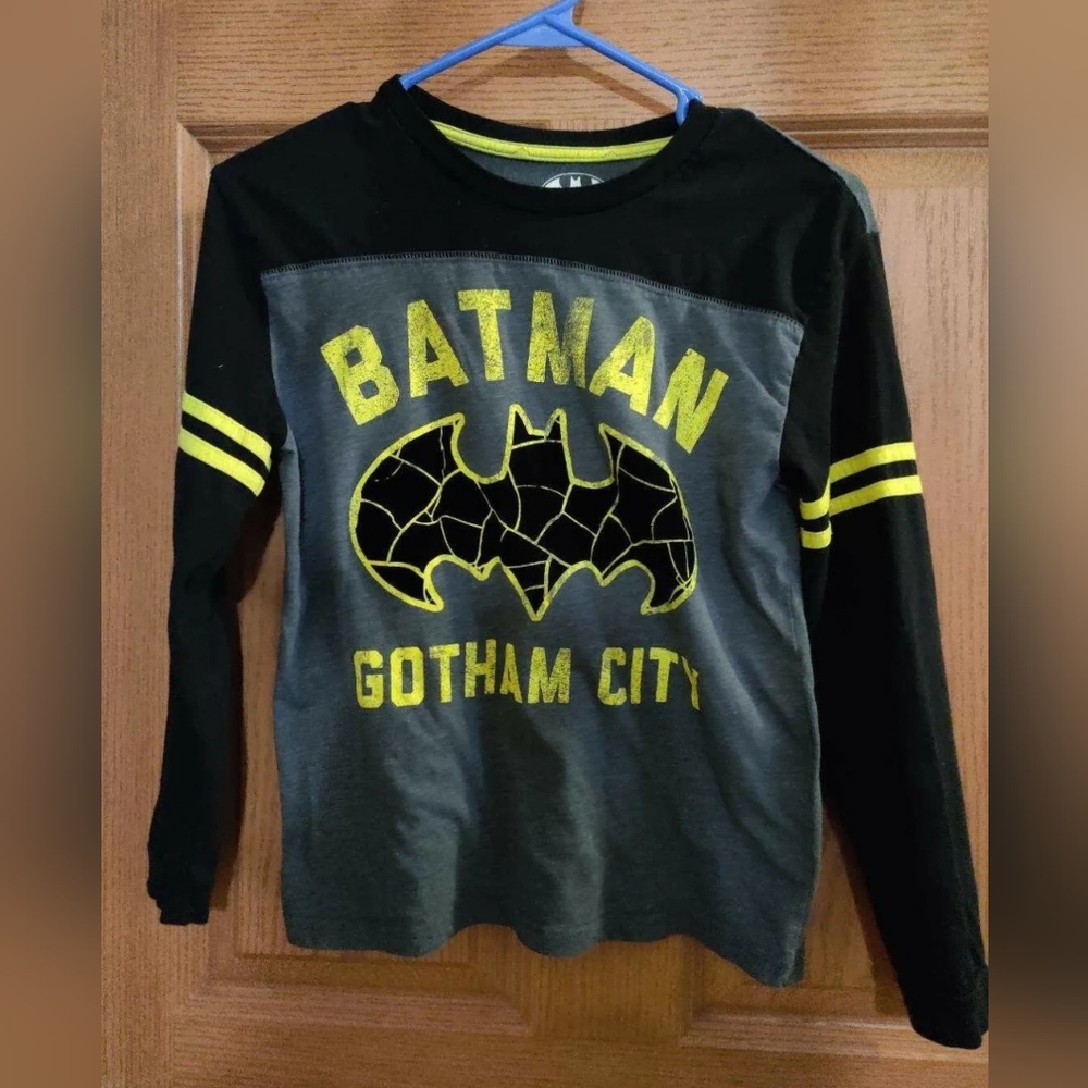 Boys Long Sleeve Batman Shirt. Black, Grey, Yellow. Size Medium